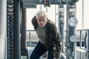 "Tatort: KI": Kommissar Batic (Miroslav Nemec) verfolgt auf dem Dach des Rechenzentrums einen Verdächtigen