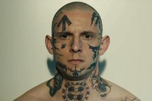 Bryon Widner (Jamie Bell) kennt seit frühster Kindheit nur Hass