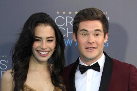 Adam DeVine und seine bessere sowie inzwischen verlobte Hälfte, Chloe Bridges