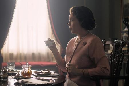 Queen Elizabeth II. (Olivia Colman) bekommt starken Gegenwind - auch aus der eigenen Familie