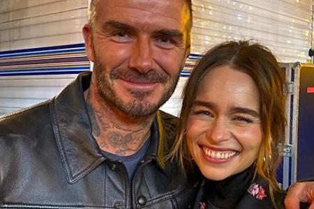 David Beckham hat mit Emilia Clarke für ein Foto posiert.