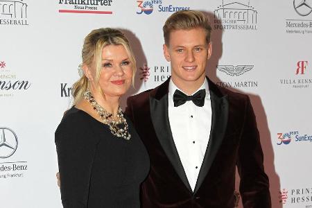 Mick Schumacher und seine Mutter Corinna auf dem Sportpresseball in Frankfurt