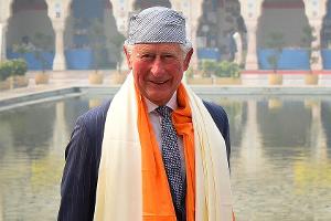 Prinz Charles bei seinem Besuch in Gurudwara Bangla Sahib in Delhi