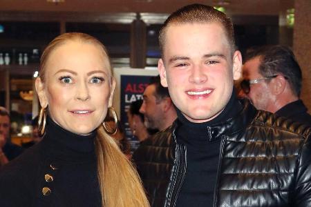 Jenny Elvers und Sohn Paul bei einem Auftritt in Hamburg