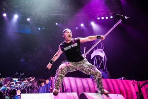 Sänger Bruce Dickinson kehrt 2020 mit Iron Maiden zurück nach Deutschland