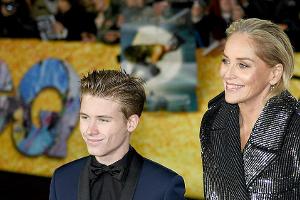 Sharon Stone mit Sohnemann Roan in Berlin