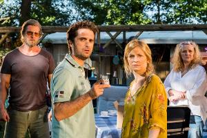 "Mein Schwiegervater, der Camper": Markus (Oliver Wnuk) würde für Lena (Birte Hanusrichter) alles tun. Hartmut (Henning Baum...