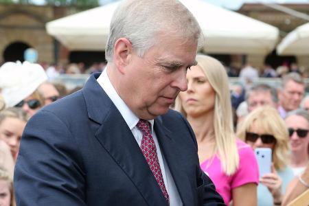Prinz Andrew sieht sich offenbar zum Handeln gezwungen