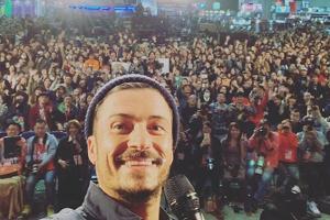 Orlando Blooms Selfie auf der Comic-Con in Japan