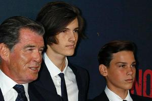 Pierce Brosnan und seine Söhne Dylan (Mitte) und Paris