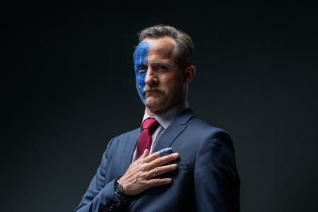 Schauspieler Maximilian Brückner als Landtagsabgeordneter Alfons Zischl