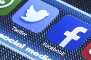 Twitter und Facebook geben Datenleck zu