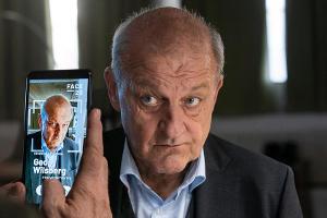 "Wilsberg: Ins Gesicht geschrieben": Selbst über Offliner Georg Wilsberg (Leonard Lansink) findet die App FACE 23 einige wen...