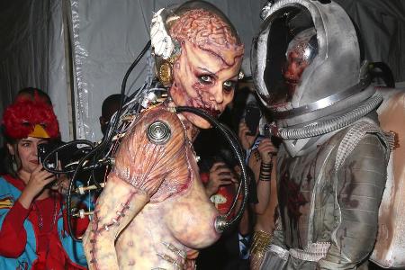 Heidi Klum mit Ehemann Tom Kaulitz bei der Ankunft zu Klums 20. Halloween-Party in New York