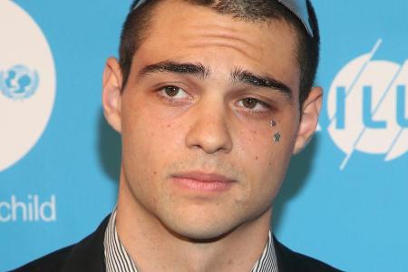 Noah Centineo kam bei einem TV-Auftritt kräftig ins Schwitzen