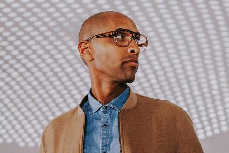 Amiaz Habtu ist seit sechs Staffeln der Moderator von 