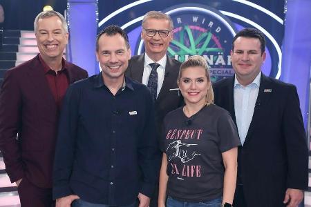 Moderator Günther Jauch (m.) mit seinen Promi-Gästen