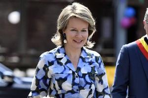 Königin Mathilde stimmte ihr Outfit farblich ab