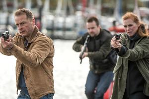 "Nord bei Nordwest: Der Transport": Hauke Jacobs (Hinnerk Schönemann) und Lona Vogt (Henny Reents) jagen einen Flüchtigen