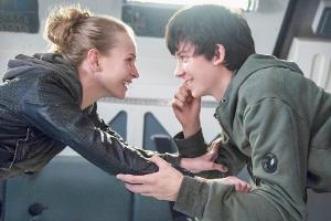 "Den Sternen so nah": Tulsa (Britt Robertson) und Gardner (Asa Butterfield) kommen sich näher