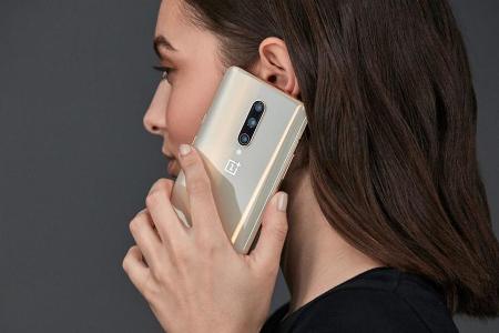 Das OnePlus 7 Pro in der Farbvariante Almond