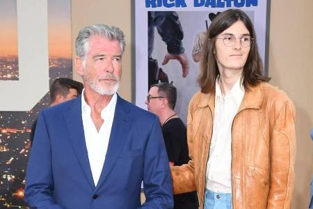 Pierce Brosnan (l.) kam mit Sohn Dylan zur Premiere von 