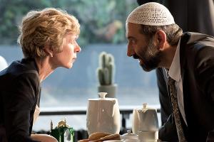 "Der Hodscha und die Piepenkötter": Die Bürgermeisterin Ursel Piepenkötter (Anna Stieblich) hat den neuen Hodscha (Hilmi Söz...