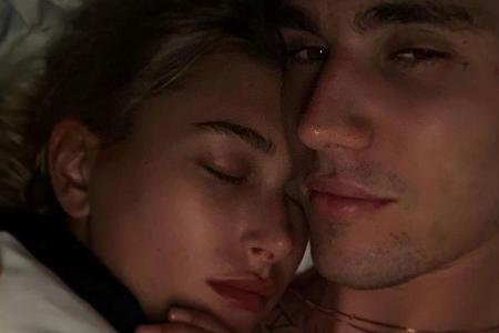 Justin Bieber mit seiner schlafenden Frau Hailey