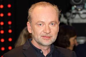 Bestsellerautor Ferdinand von Schirach begeistert mit "Kaffee und Zigaretten"