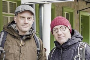 Sebastian Bezzel und Simon Schwarz in ihrer neuen Doku-Reihe "Bezzel & Schwarz - Die Grenzgänger"