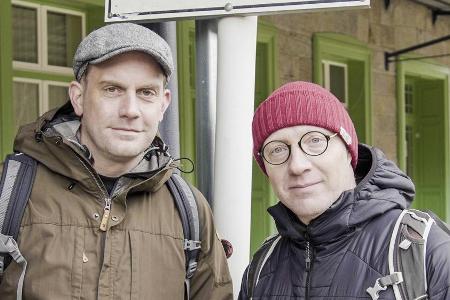 Sebastian Bezzel und Simon Schwarz in ihrer neuen Doku-Reihe 