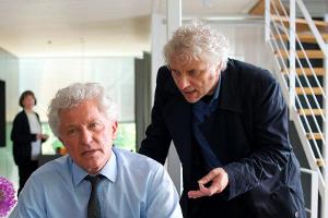 "Tatort: Ein neues Leben": Kommissar Leitmayr (Udo Wachtveitl, r.) macht seinem Kollegen Ivo Batic (Miroslav Nemec) Vorwürfe