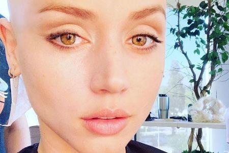 Bond-Girl Ana de Armas sieht auch ohne Haare auf dem Kopf blendend aus