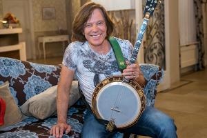 Jürgen Drews übernimmt eine Gastrolle bei "Rote Rosen": Ab Folge 2922 checkt er mit seinem geliebte Banjo im Hotel "Drei Kön...