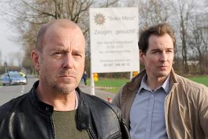 "Ein Kind wird gesucht": Ingo Thiel (Heino Ferch, l.) und Mario Eckartz (Felix Kramer) suchen nach Zeugen für das Verschwind...