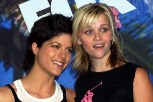 Reese Witherspoon (r.) und Selma Blair sind seit über 20 Jahren gut befreundet