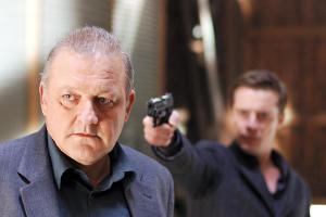 "Wilsberg: Unter Anklage:" Privatdetektiv Wilsberg (Leonard Lansink, l.) in höchster Bedrängnis