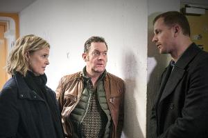 "Die Chefin: Willenlos": Vera Lanz (Katharina Böhm), Maximilian Murnau (Christoph Schechinger, r.) und Paul Böhmer (Jürgen T...