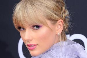 Feuer-speiende Drachen würden Taylor Swift auch gut stehen