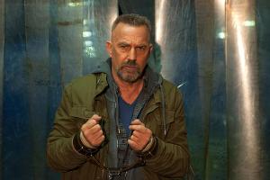 "Das Jerico Projekt": Der skrupellose Killer Jerico (Kevin Costner) stellt auch noch nach der Operation eine Gefahr dar und ...