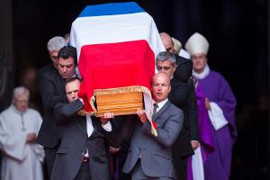 Die Trauerfeier für den früheren französischen Präsidenten fand in der Kirche Saint-Sulpice in Paris statt.