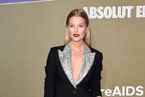 Toni Garrn: Der Hosenanzug steht dem Model ausgezeichnet