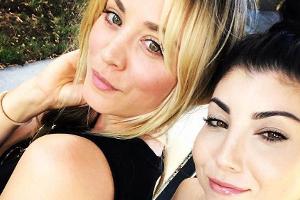 Kaley Cuoco (l.) und ihre Schwester Briana