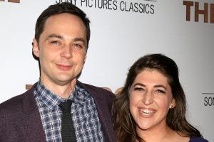 Jim Parsons und Mayim Bialik werden gemeinsam die Serie "Carla" produzieren