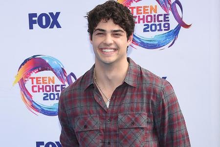 So glatt-rasiert sieht der Netflix-Schnuckel nicht mehr aus.