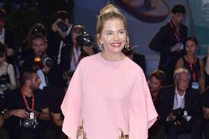 Sienna Miller auf dem roten Teppich bei der "The Laundromat"-Premiere in Venedig