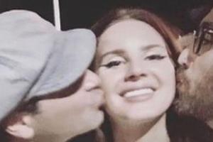 Adam Cohen (l.), Lana Del Rey und Sean Ono Lennon