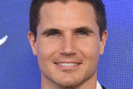 Schauspieler Robbie Amell ist jetzt Vater