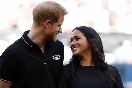 Harry und Meghan haben sich bei einem Pub-Besuch von dem Shitstorm erholt