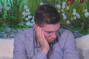 Joey versteht nicht, warum Ginger und Zlatko sich offenbar gegen ihn verbündet haben